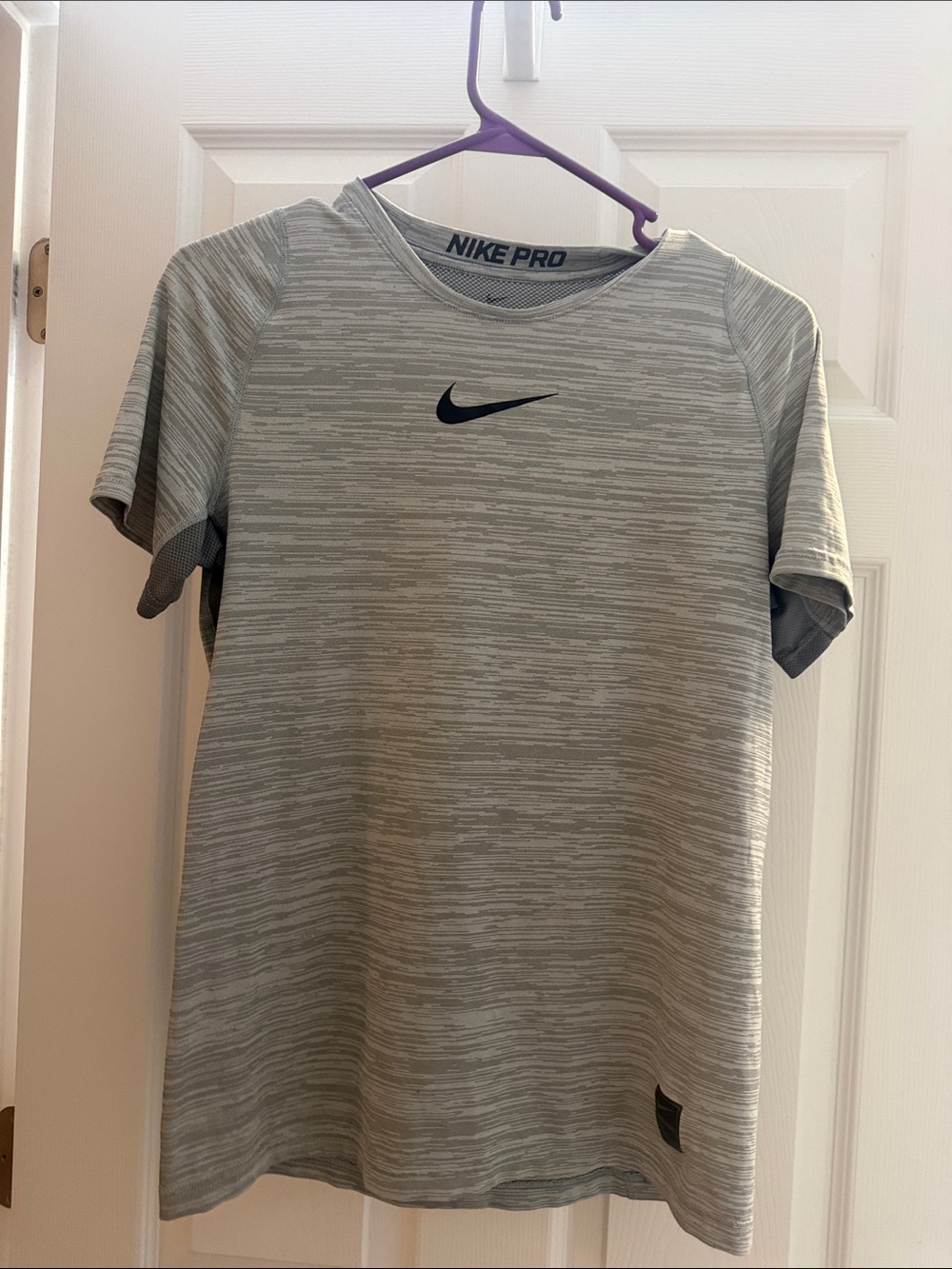 Nike boys large Heather Light Gray Short Sleeve Training Tee